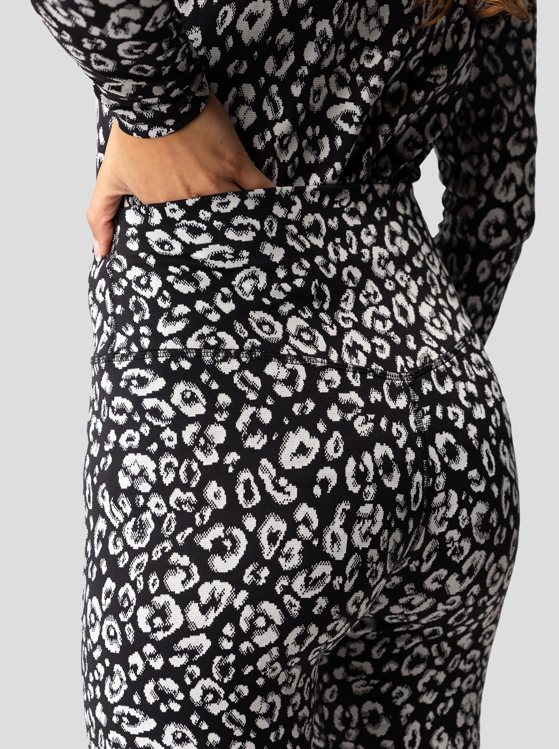 Legging Glue in black & white Leopard jersey